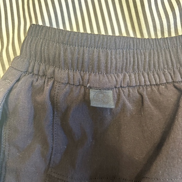 Lululemon Bowline 8” Black Shorts - Picture 4 of 4